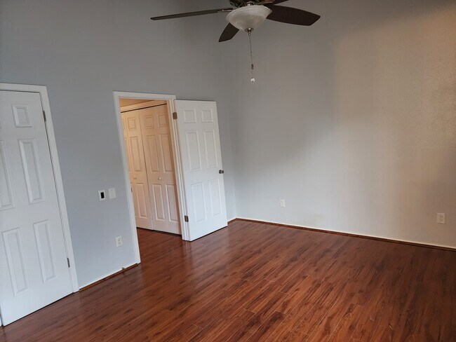 Building Photo - 11710 Southlake Dr