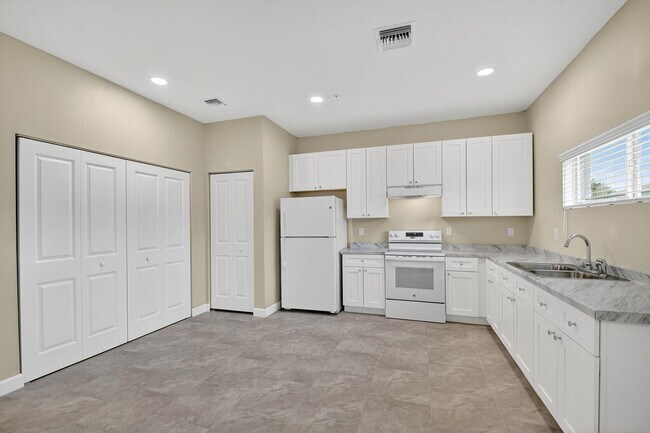 Building Photo - 4953 Serafica Dr