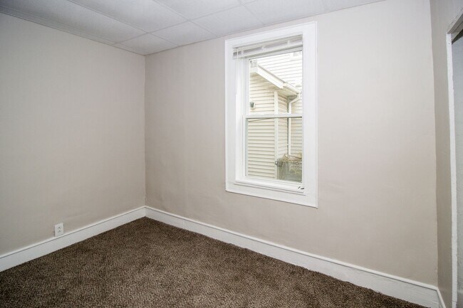 Building Photo - 2947 E 57th St