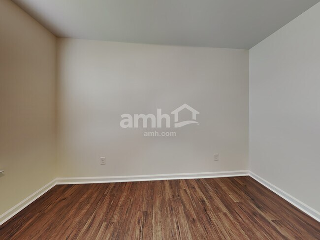 Building Photo - 67 Hogan Dr