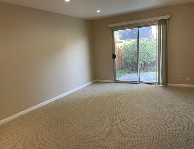 Master Bedroom - 1111 Lord Nelson Ln