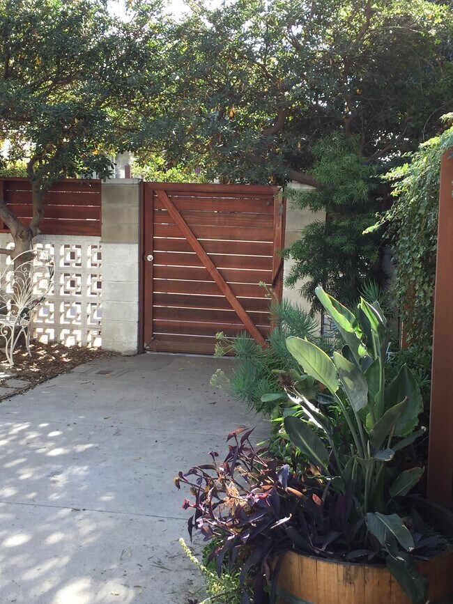 Building Photo - 33 Paloma Ave