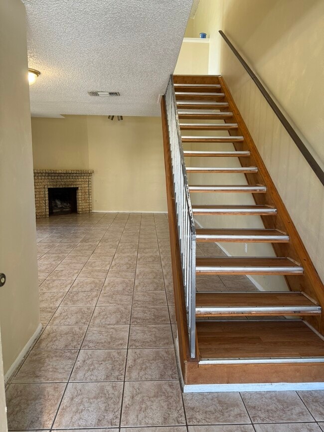 Building Photo - 6106 Wilderock Dr
