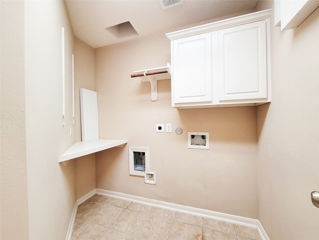 Building Photo - 206 Whispering Ridge Terrace