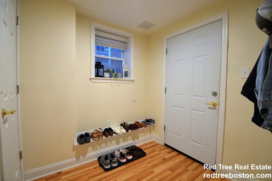 Building Photo - 191 Winthrop Rd