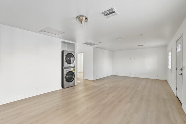 Building Photo - 13050 Terra Bella St