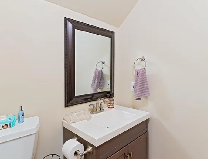 Upstairs half bath - 490 Sheldon Rd