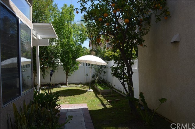 Building Photo - 15272 Rousseau Ln