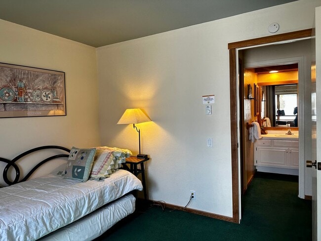 Building Photo - Stunning 3-Bedroom + Loft, 2.5-Bathroom Retreat in Snowcreek – $6,500/Month + Utilities