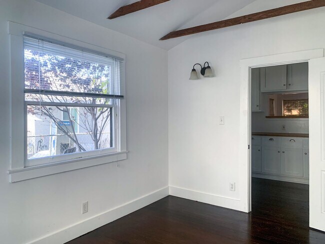 Building Photo - 5670 York Blvd