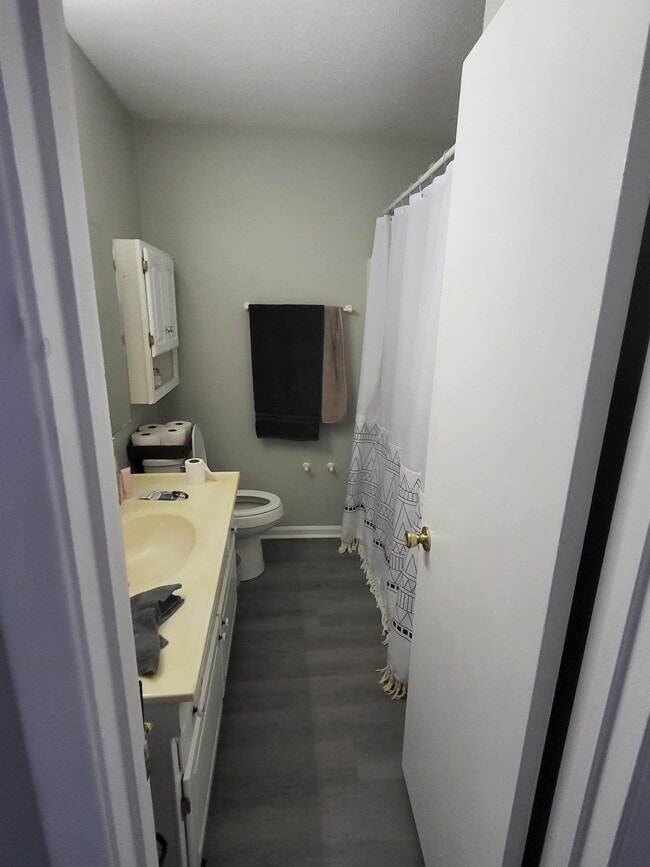 Building Photo - 114 King George Ct