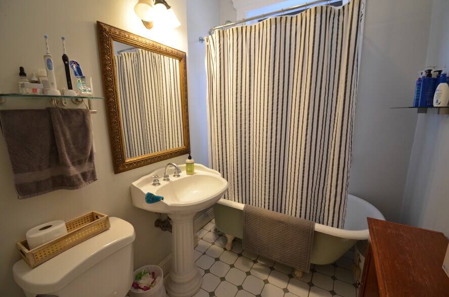 Building Photo - 85 Park Dr