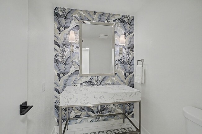 Building Photo - AVAILABLE NOW!! 2 Bedroom 3 Bathroom condo in Palm Springs!