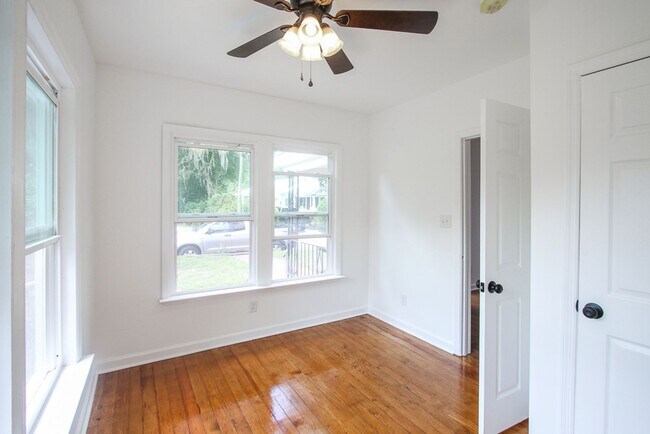 Building Photo - Spacious 4 Bedroom, 2.5 Bath Home in Savan...