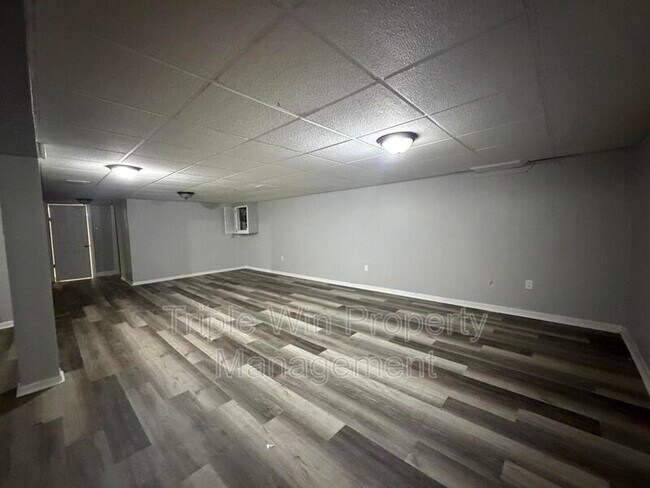Building Photo - 1570 Mendell Dr