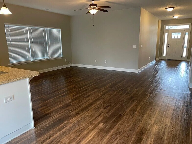 Building Photo - 8080 Cozy Knl