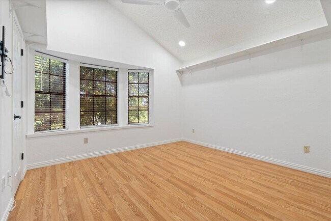 Building Photo - 1411 Gracy Farms Ln