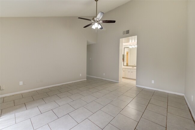 Building Photo - 12327 Fairmeadow Dr