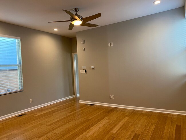 Building Photo - Beautiful Remodeled Home in the Hill!