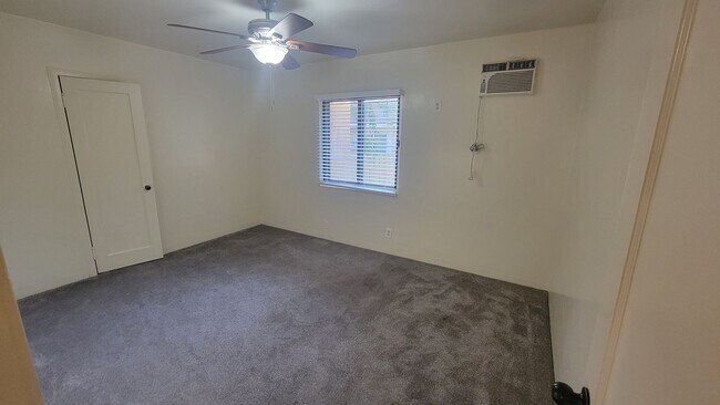 Building Photo - PRICE REDUCTION!! Spacious 2 Bedroom 2 Bat...