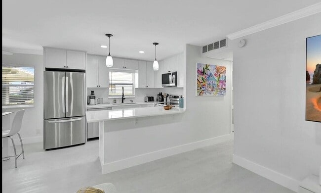 Building Photo - 581 Monaco Blvd