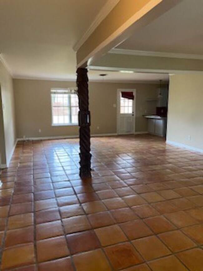 Building Photo - 2250 Greenbriar Drive