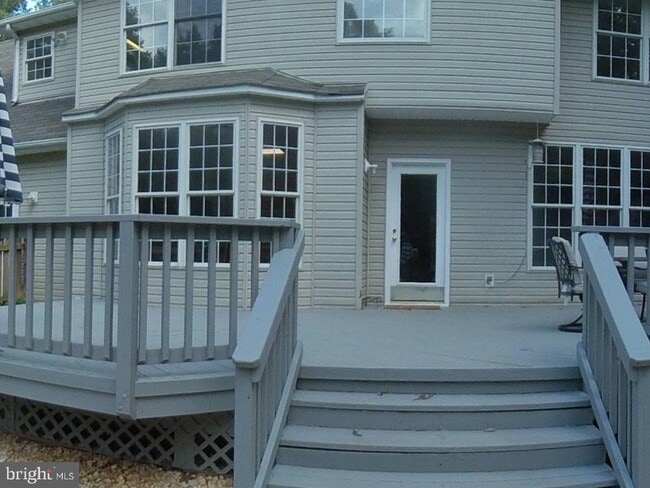 Building Photo - 381 Longwood Dr