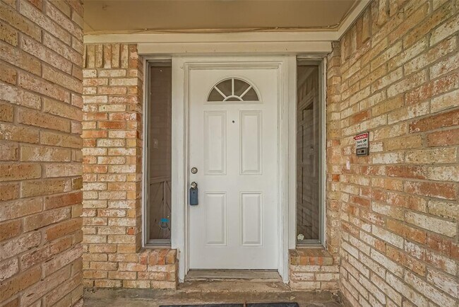 Building Photo - 2606 Lexington Woods Dr