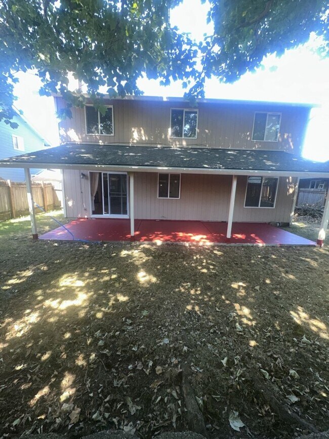 Building Photo - Two Story Home in East Vancouver!