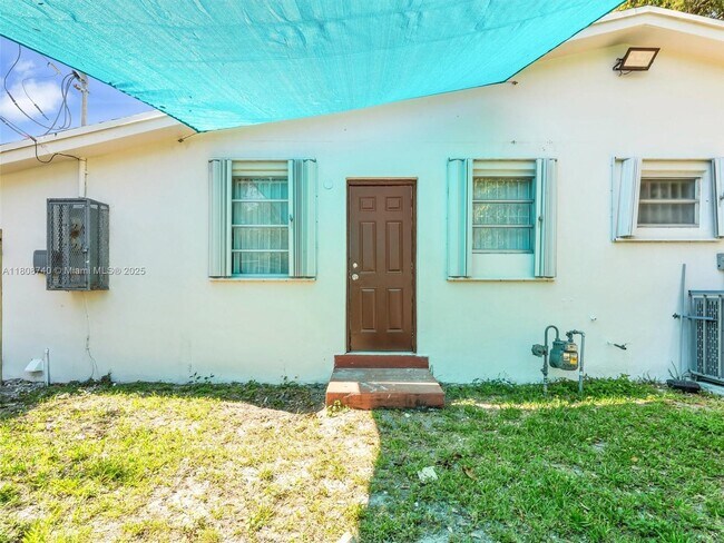 Building Photo - 5517 NW 1st Pl