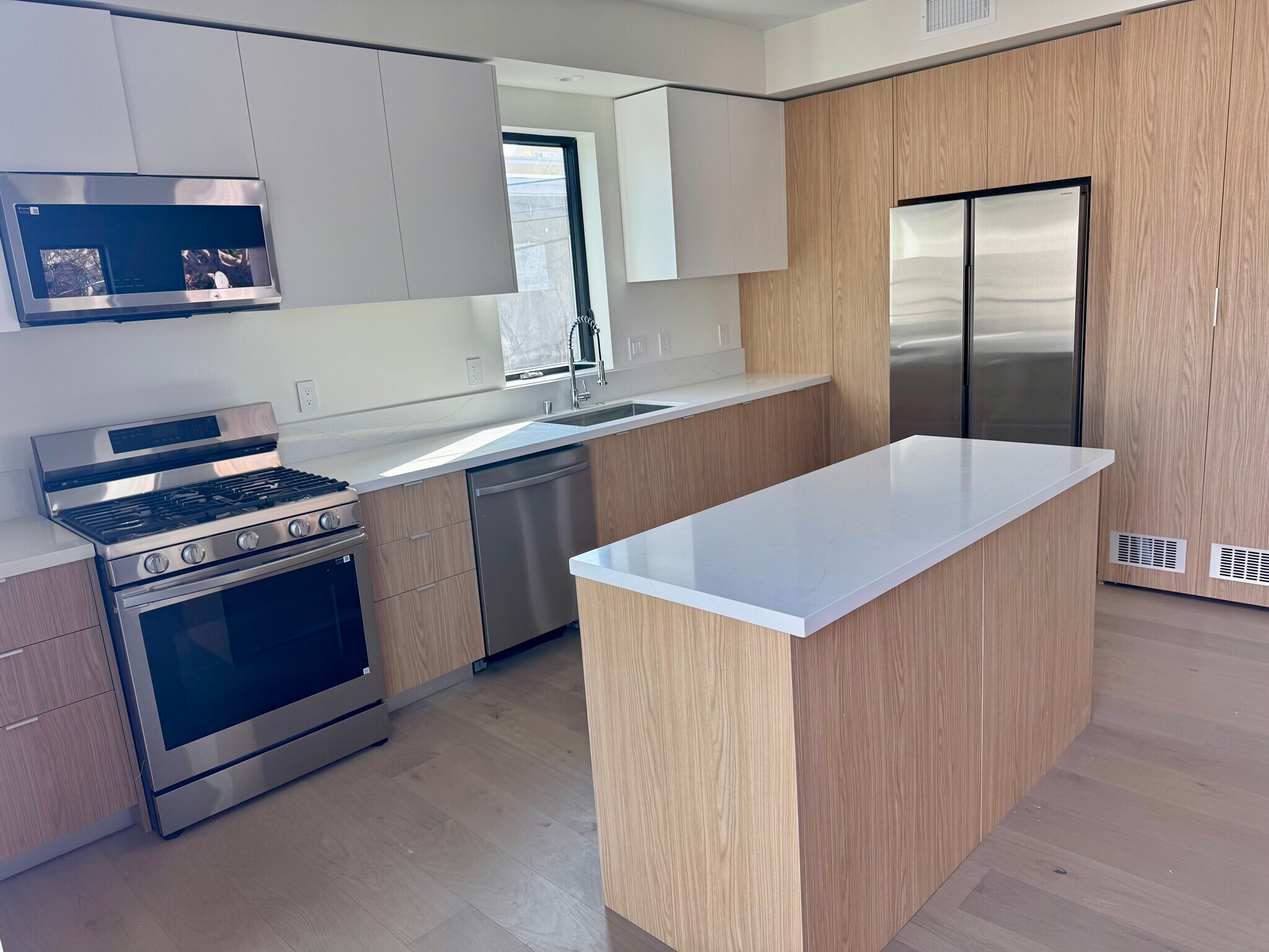 Building Photo - 2520 5th St