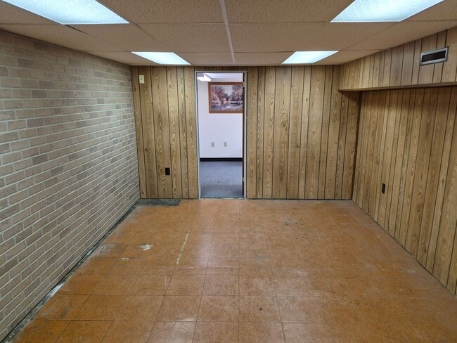 Building Photo - Charming 2-Bedroom Home with Bonus Room & Large Yard