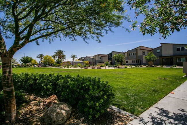 Building Photo - Beautiful Home in Valley Vista Available S...