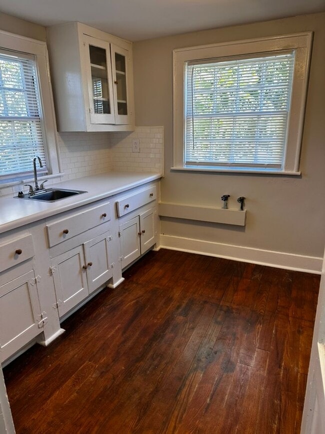 Building Photo - East Nashville 4 Bedroom