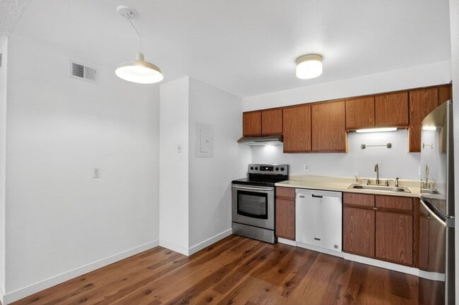 Building Photo - 2575 S Syracuse Way