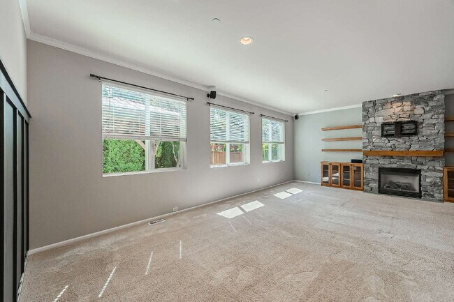 Building Photo - This is a beautiful property in the Savana...