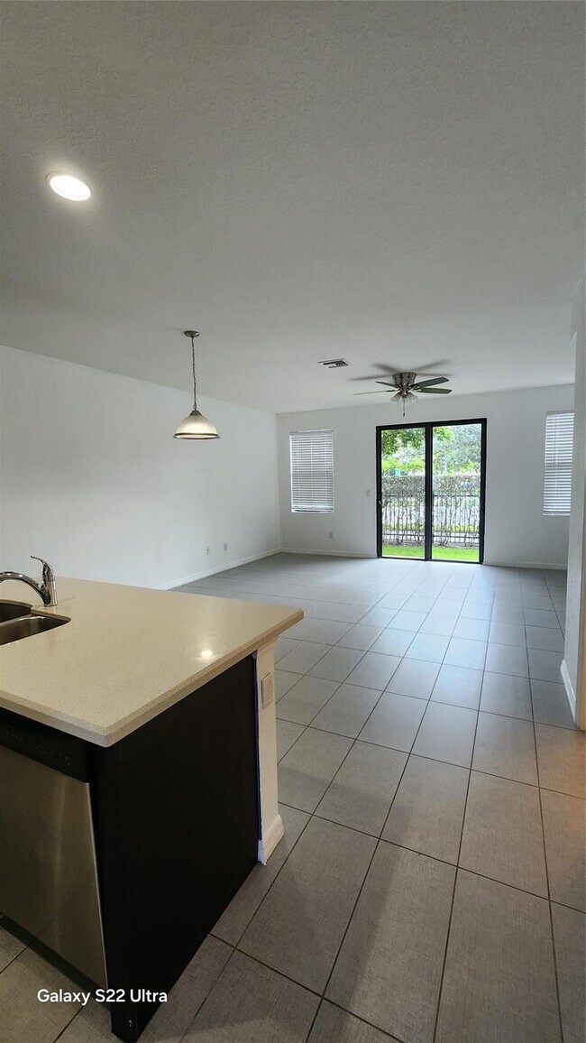 Building Photo - 3364 NW 10th Ave