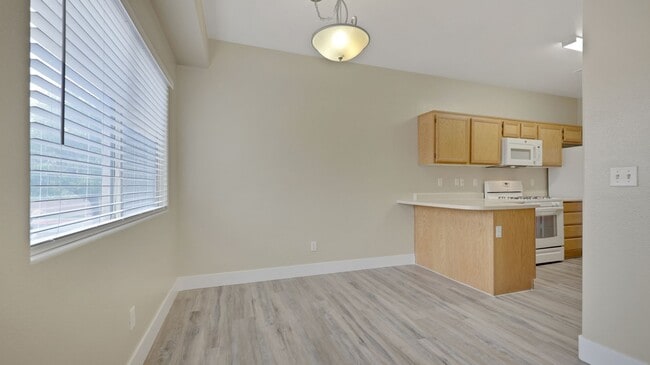 Building Photo - Fully rehabbed 3 bedroom Townhouse with 2 ...