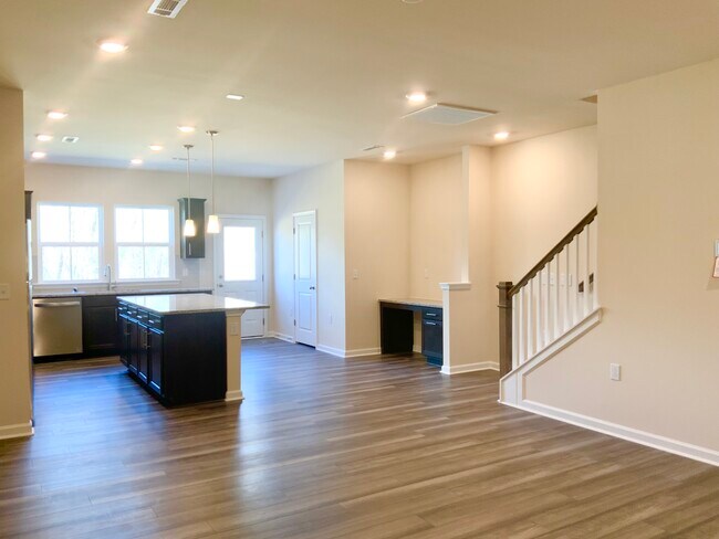 Building Photo - 836 Falls Grove Trl