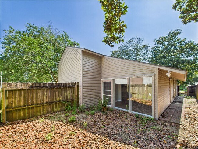 Building Photo - 513 Fox Run Ave