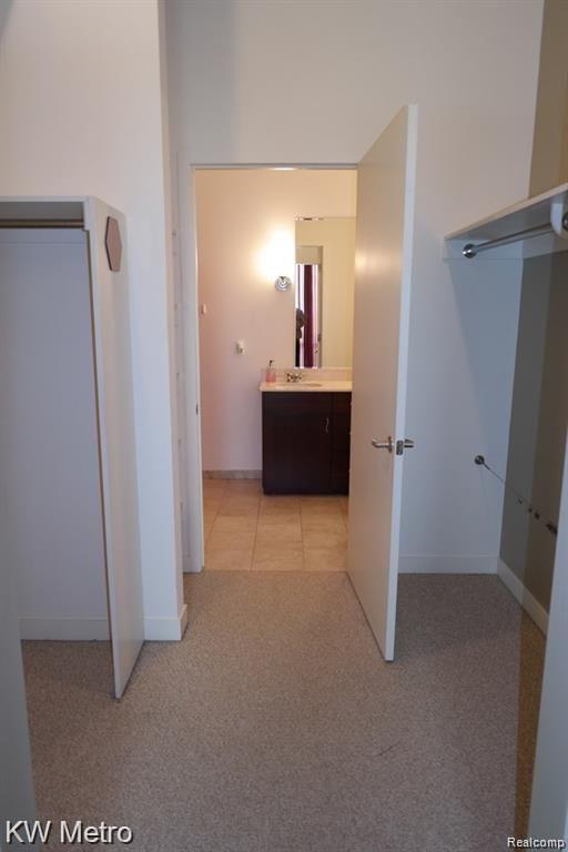 Building Photo - 350 N Main St