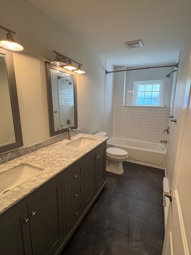 Building Photo - 3 Bedroom Home in Emmaus
