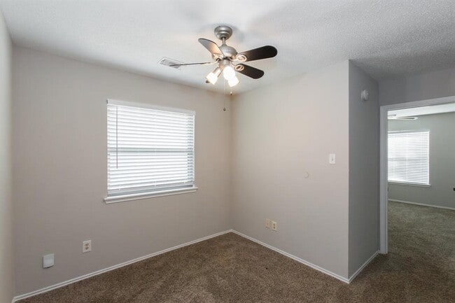 Building Photo - 9022 Driftstone Dr
