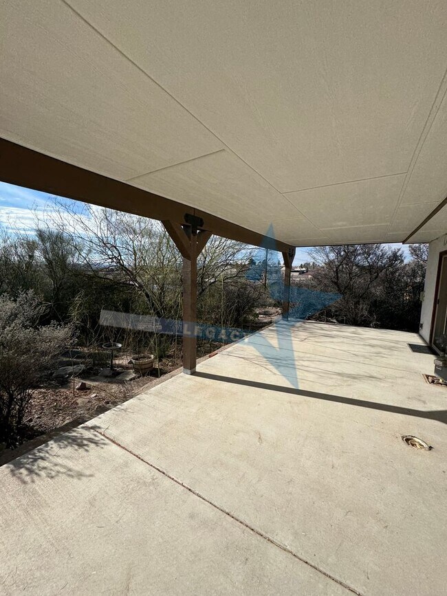 Building Photo - 3-Bedroom Home - True Desert Living!