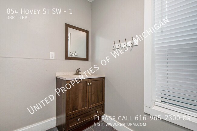 Building Photo - 854 Hovey St SW