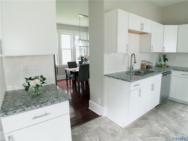 Building Photo - Beautifully renovated 2-story home with ensuite near Brookland Park Blvd