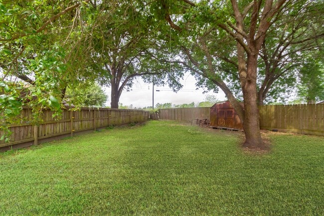 Building Photo - 5704 Leggett Ln
