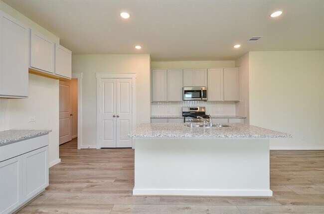 Building Photo - 4656 Peony Grn Dr