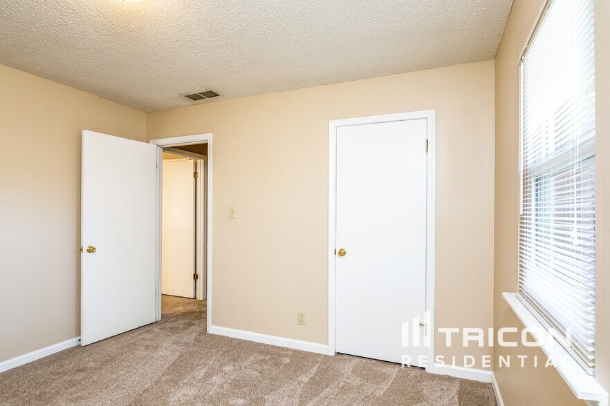 Building Photo - 2914 Sagemont Pl