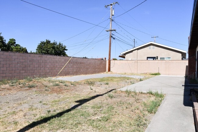 Building Photo - 6501 Tillamook Ave